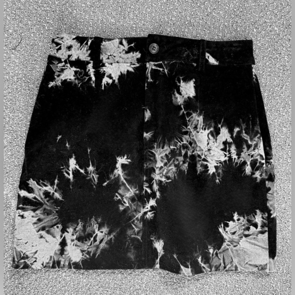 Nose Store Dresses & Skirts - Black and white Graphic mini Skirt- velvet-like.  Button zip front.